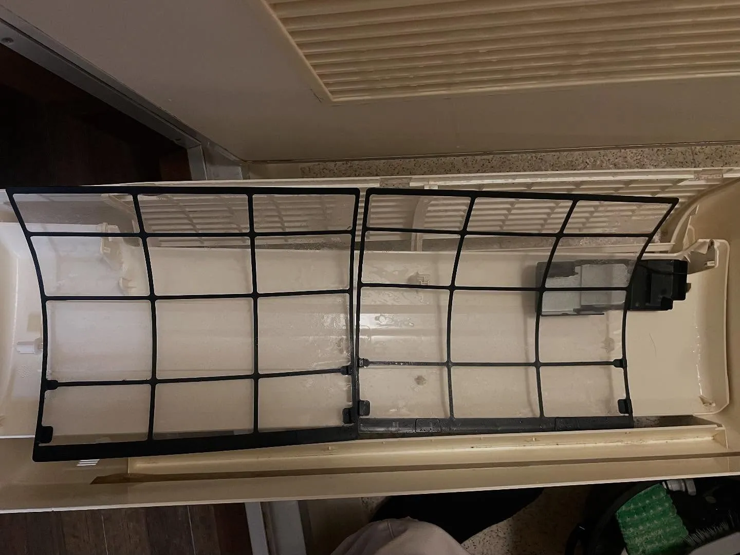 本日もエアコンクリーニングをさせて頂きました。