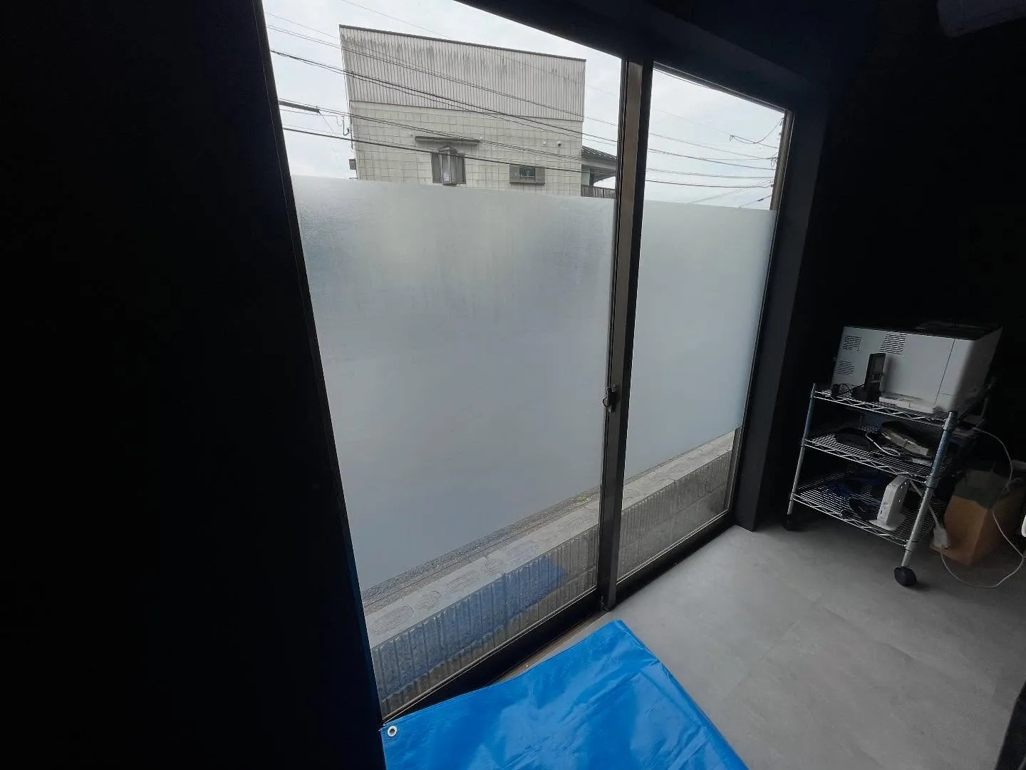 本日はお客様の要望により、目隠しフィルムを貼らせて頂きました...