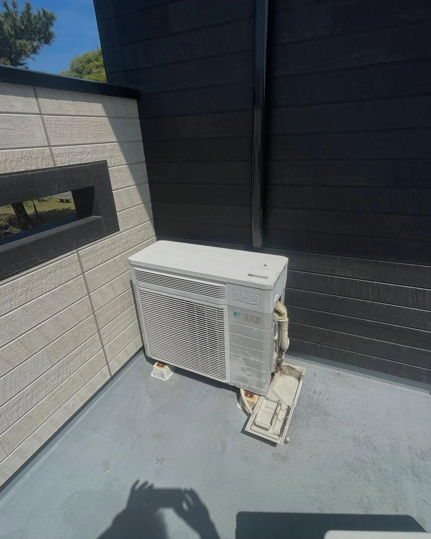 本日はエアコンの入れ替えをさせて頂きました。