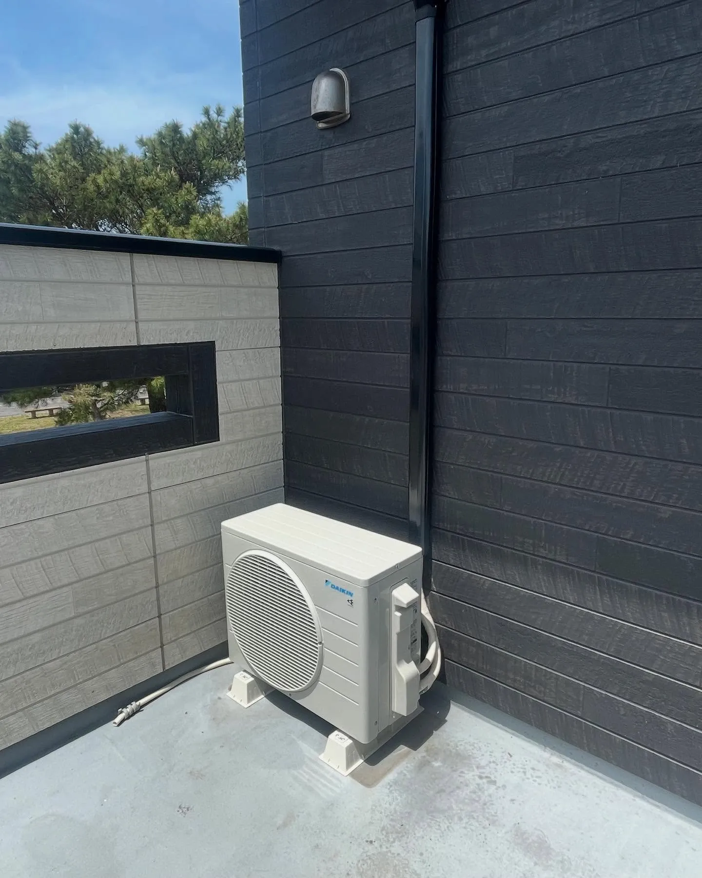 本日はエアコンの入れ替えをさせて頂きました。