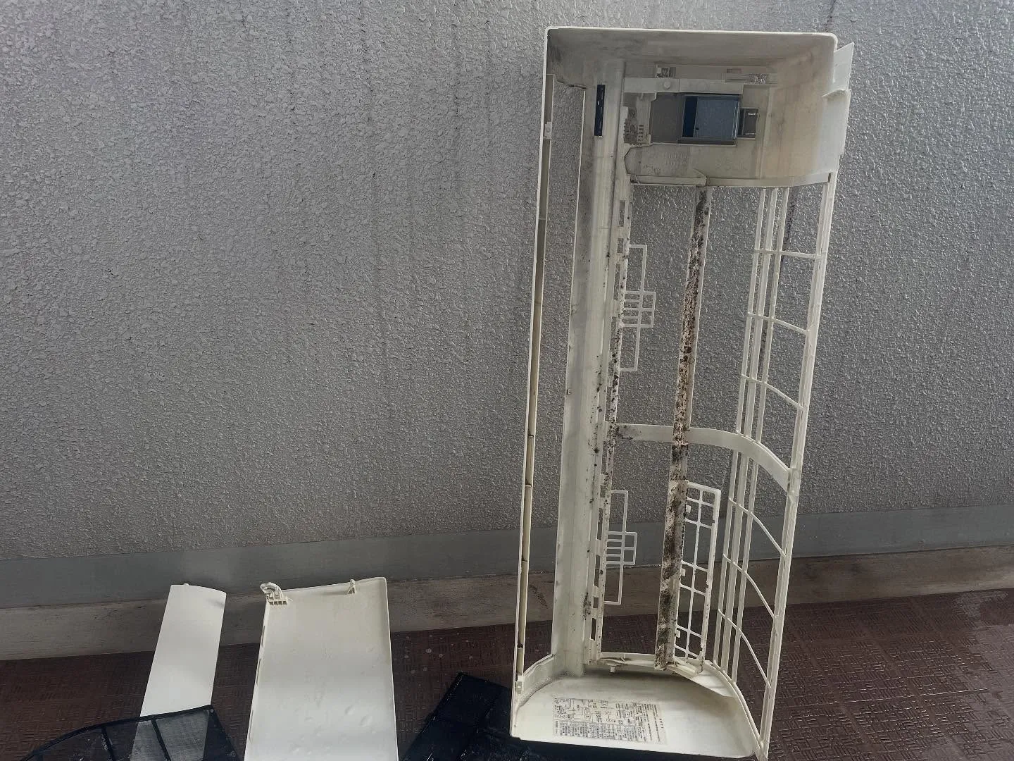 本日もエアコンクリーニングをさせて頂きました。