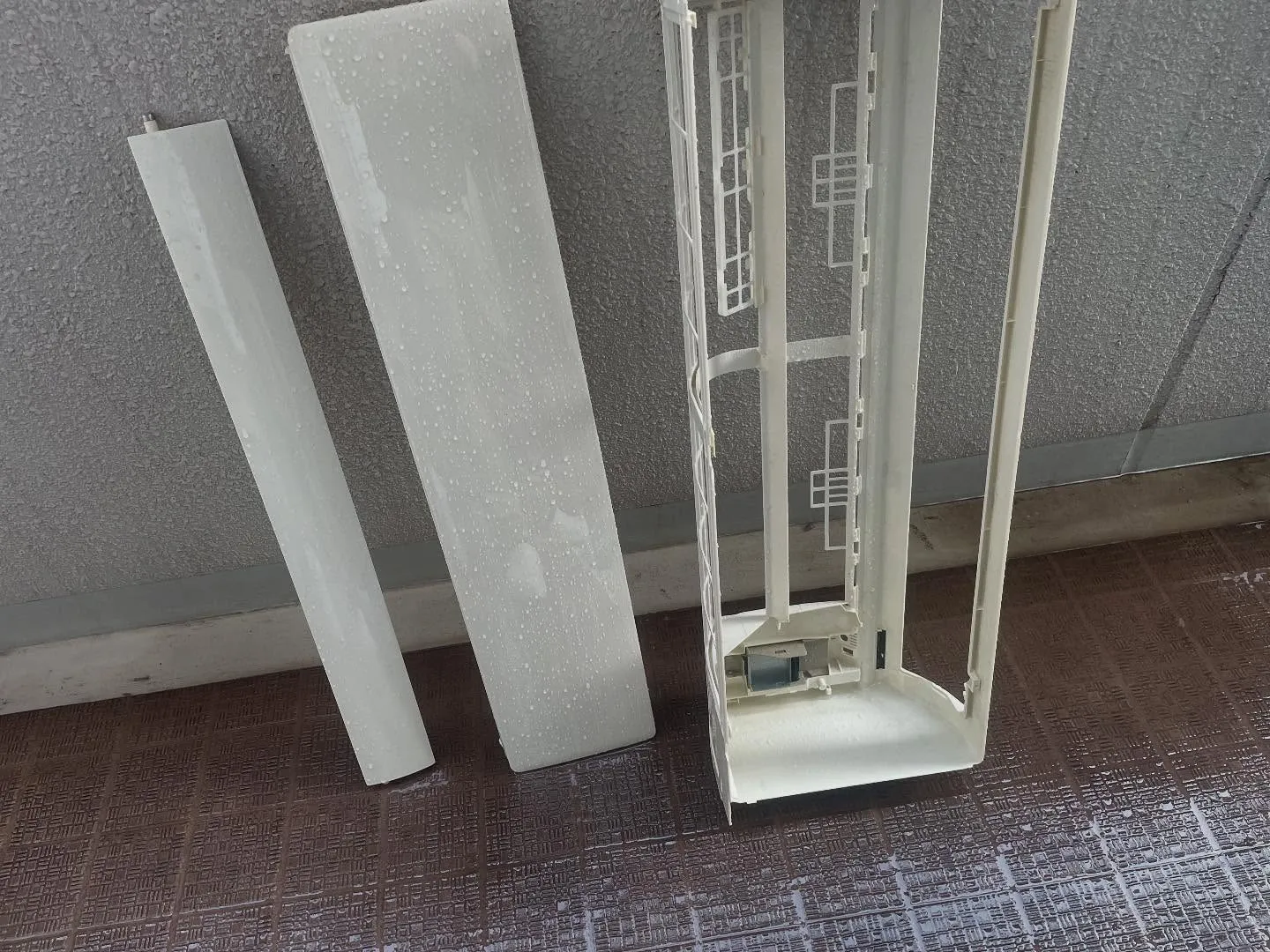 本日もエアコンクリーニングをさせて頂きました。