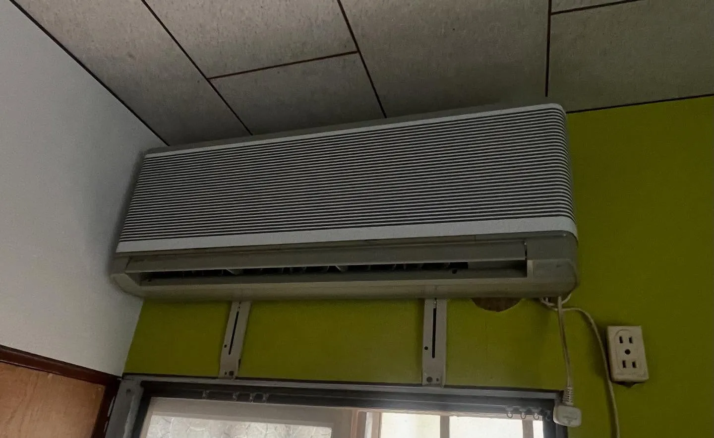 本日は知り合いから、『エアコン買ったけんつけちょくれ』っち言...