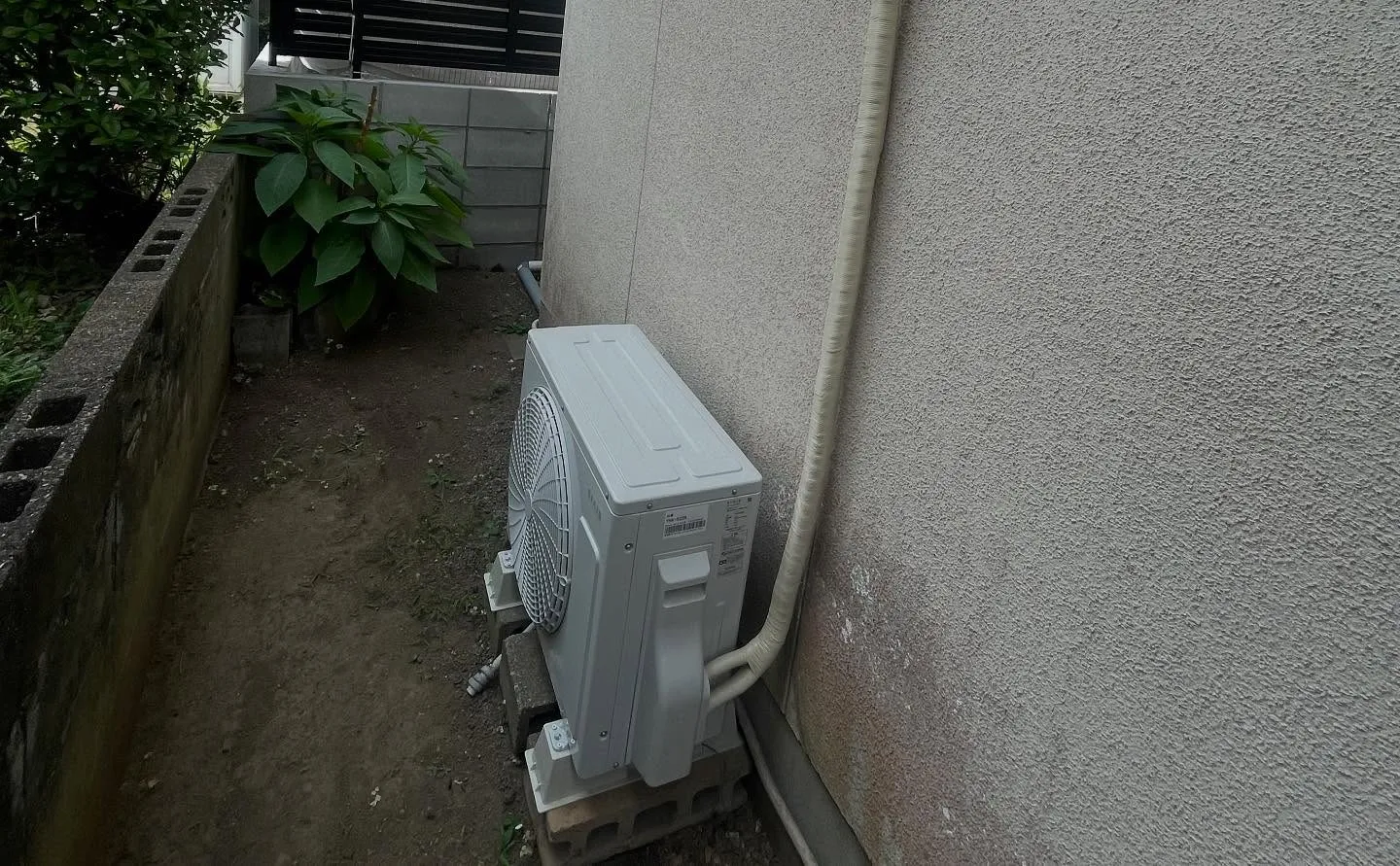 本日は知り合いから、『エアコン買ったけんつけちょくれ』っち言...