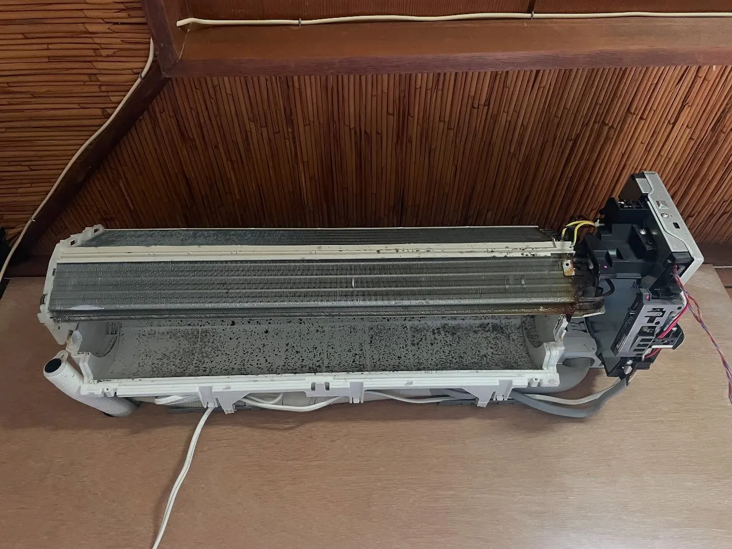 本日はエアコンの完全分解洗浄をさせて頂きましたが、最後の写メ...