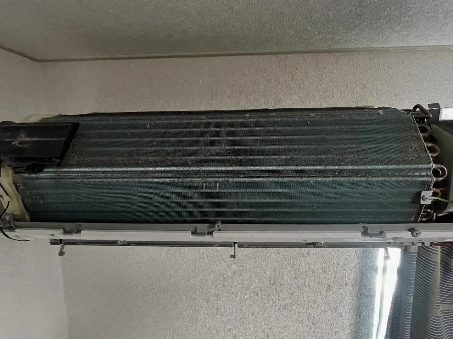 本日も東芝お掃除付きエアコンをクリーニングさせて頂きました。