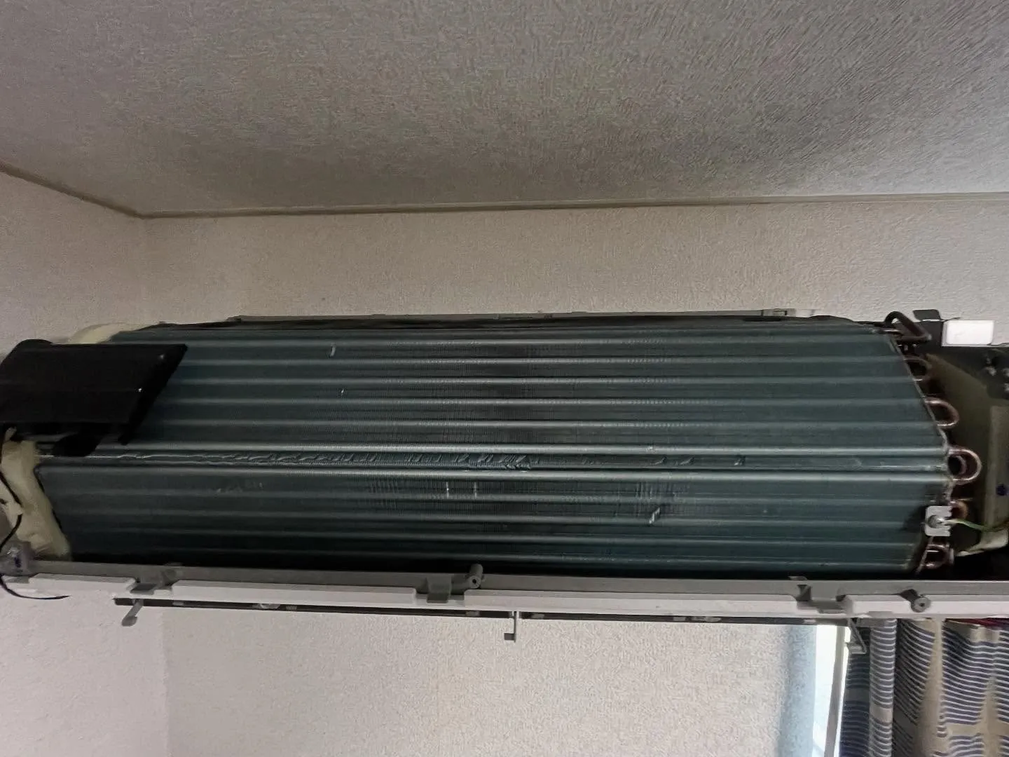本日も東芝お掃除付きエアコンをクリーニングさせて頂きました。