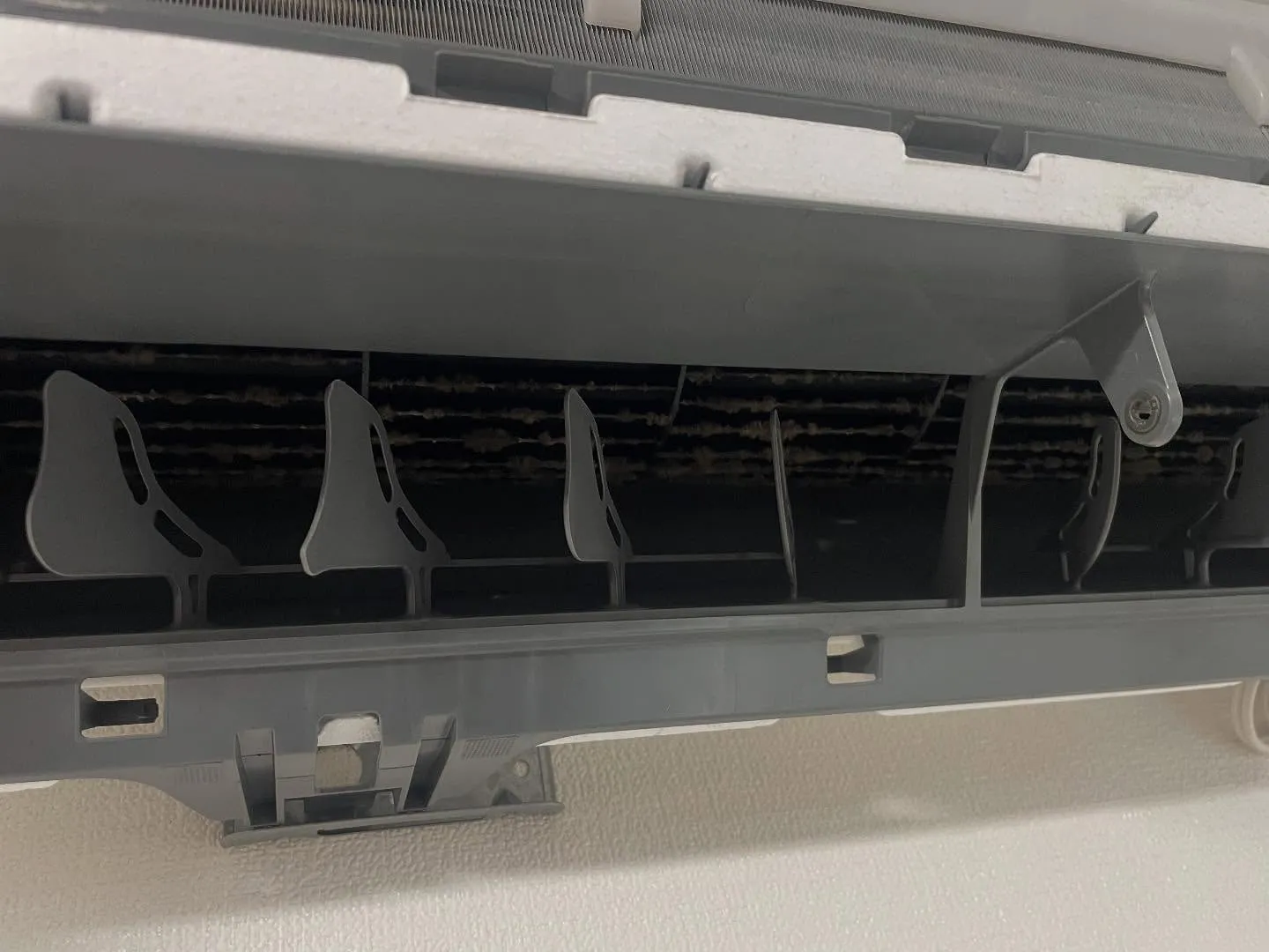 本日もエアコンクリーニングをお掃除付きのエアコンを4台ほどク...