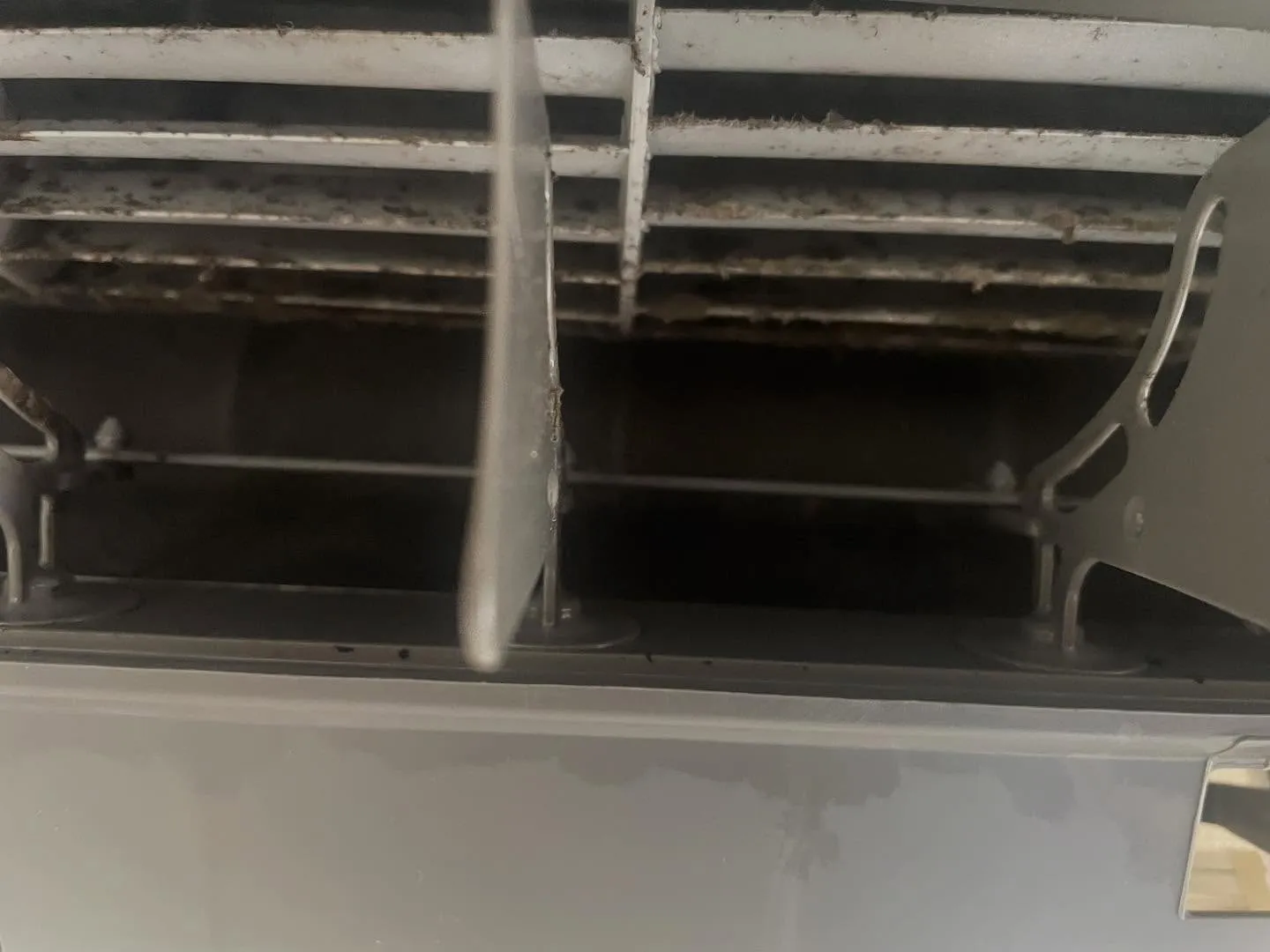 本日もエアコンクリーニングをお掃除付きのエアコンを4台ほどク...