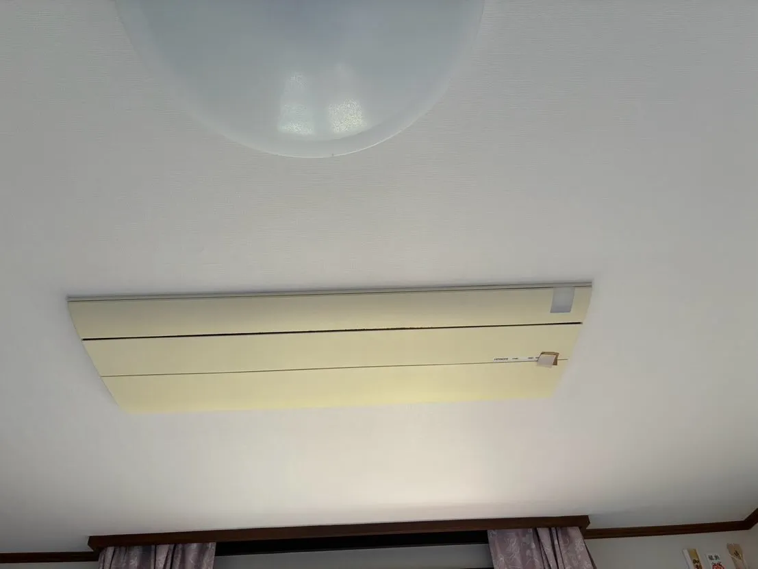 本日も天井1方向エアコンのクリーニングをさせて頂きました。