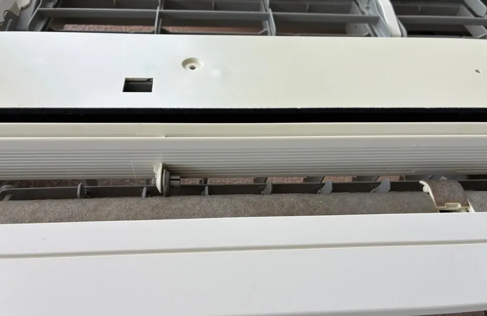 本日も天井埋込1方向エアコンのクリーニングをさせて頂きました...