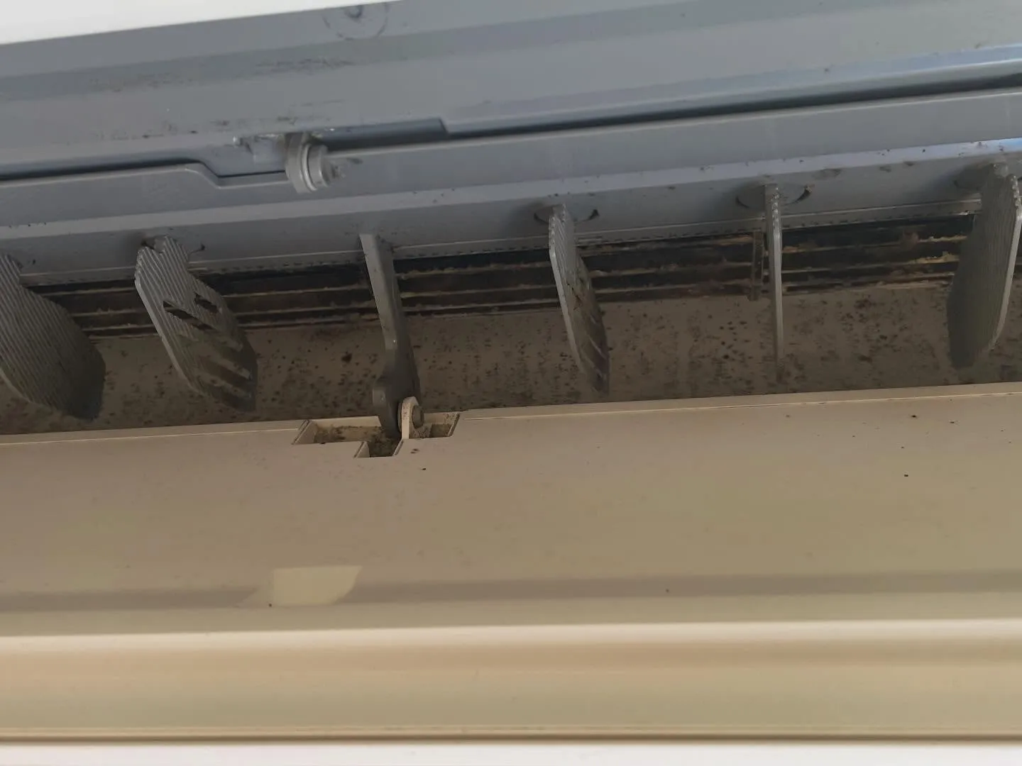 本日もエアコンクリーニングをさせて頂きました✨