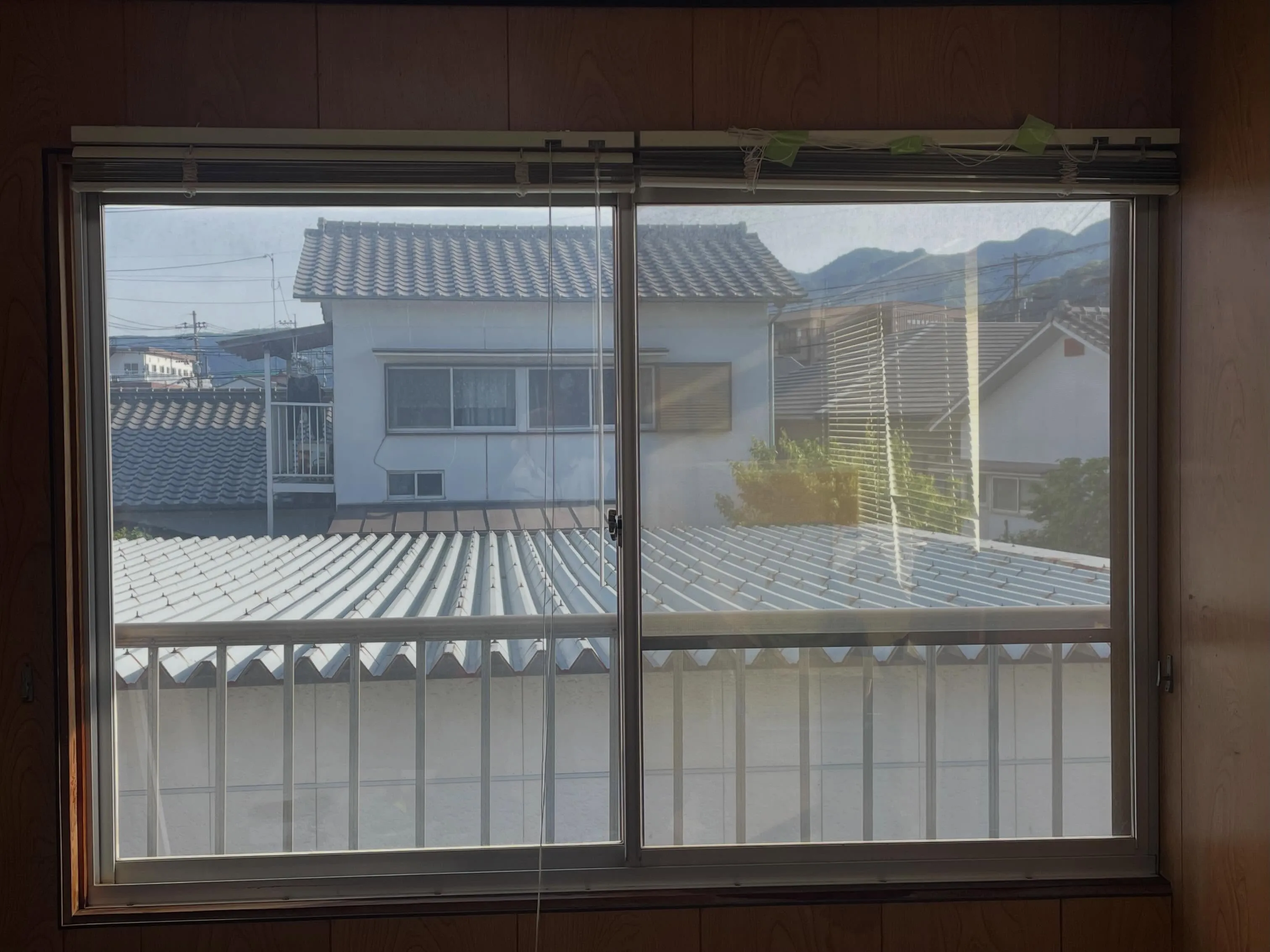 本日は西日が暑いという事なので、遮熱の窓ガラスフィルムを貼ら...